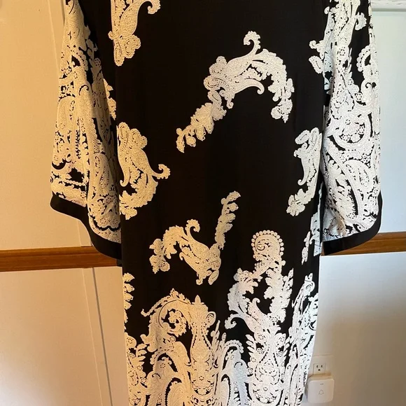 Women’s back and white dress - Picture 2 of 2